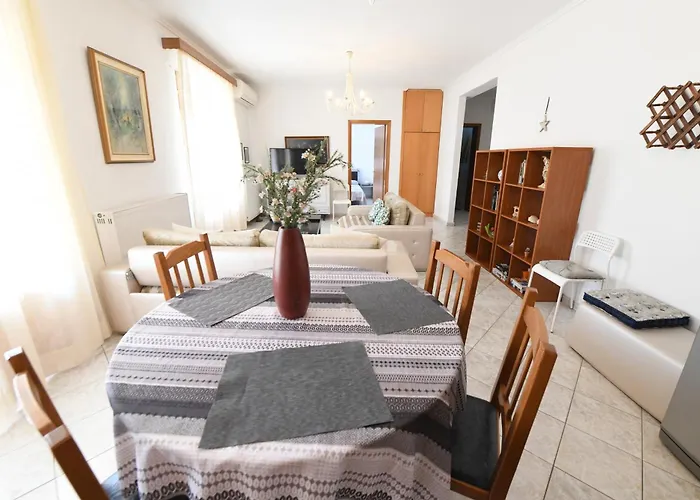 Nikita\'S House - 3 Min From Racetrack - Free Parking And Wifi - 7 Guests