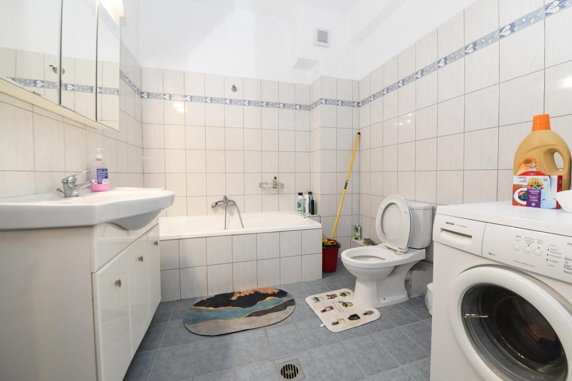 Nikita's House - 3 Min From Racetrack - Free Parking And Wifi - 7 Guests Apartment *