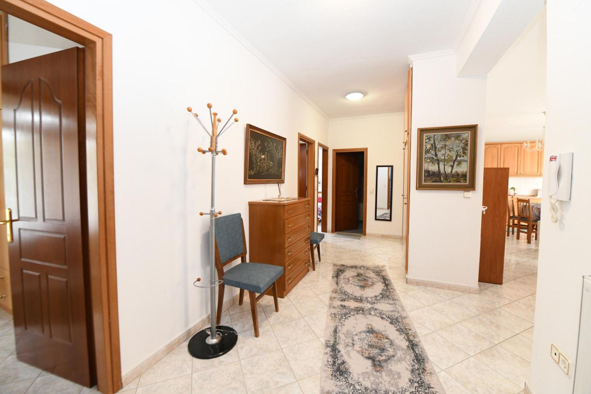 Nikita's House - 3 Min From Racetrack - Free Parking And Wifi - 7 Guests Apartment